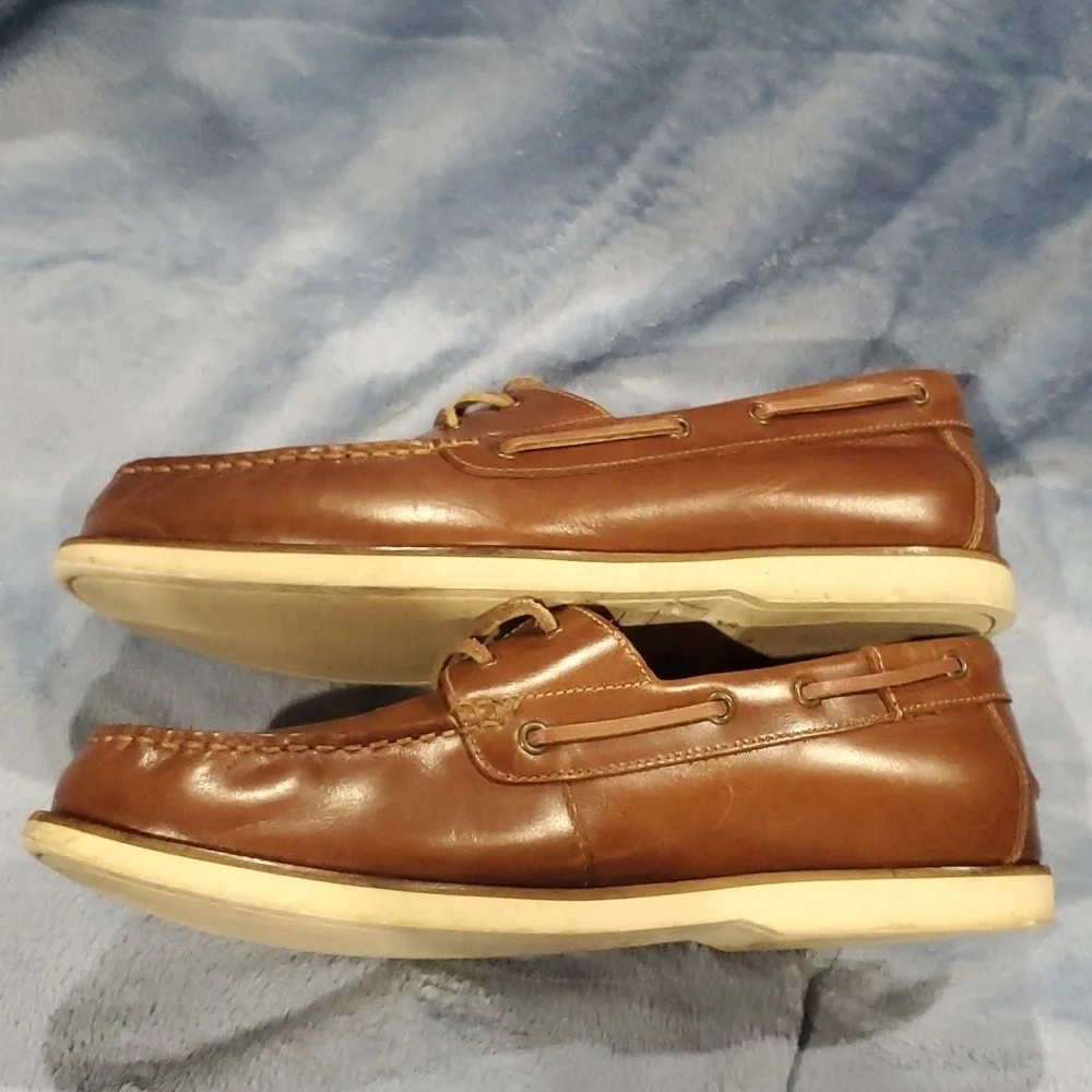 Vionic brown leather boat dock shoes Lloyd